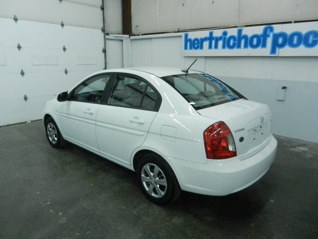 Hyundai Accent 2011 photo 3