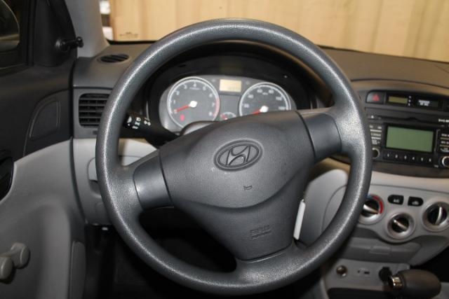 Hyundai Accent 2011 photo 4