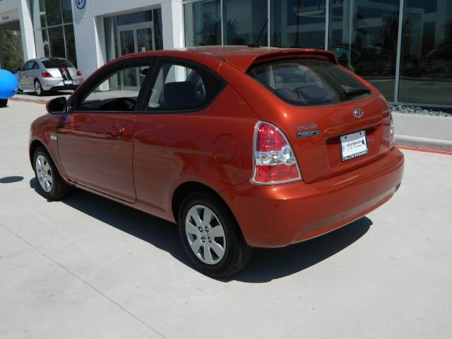 Hyundai Accent 2011 photo 1