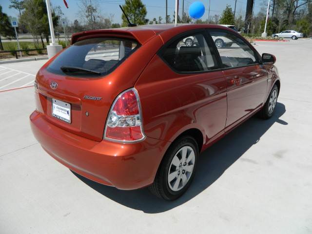 Hyundai Accent 2011 photo 2