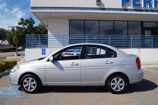 Hyundai Accent 2011 photo 1