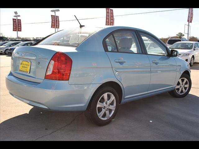 Hyundai Accent 2011 photo 1