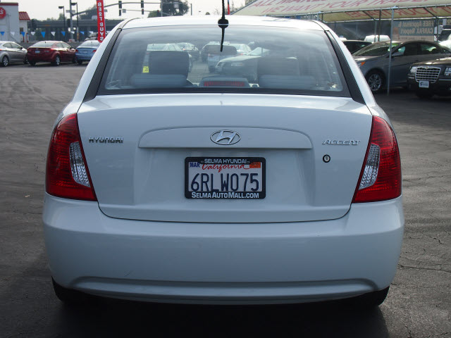 Hyundai Accent 2011 photo 1