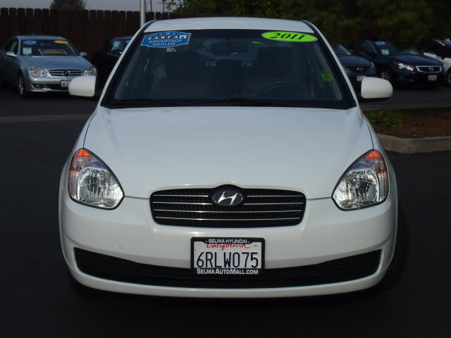 Hyundai Accent 2011 photo 2