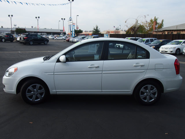 Hyundai Accent 2011 photo 3