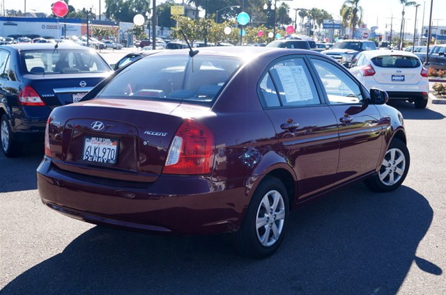 Hyundai Accent 2011 photo 1