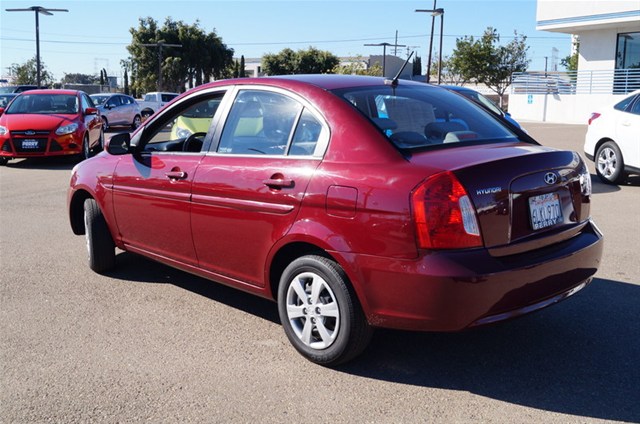 Hyundai Accent 2011 photo 2