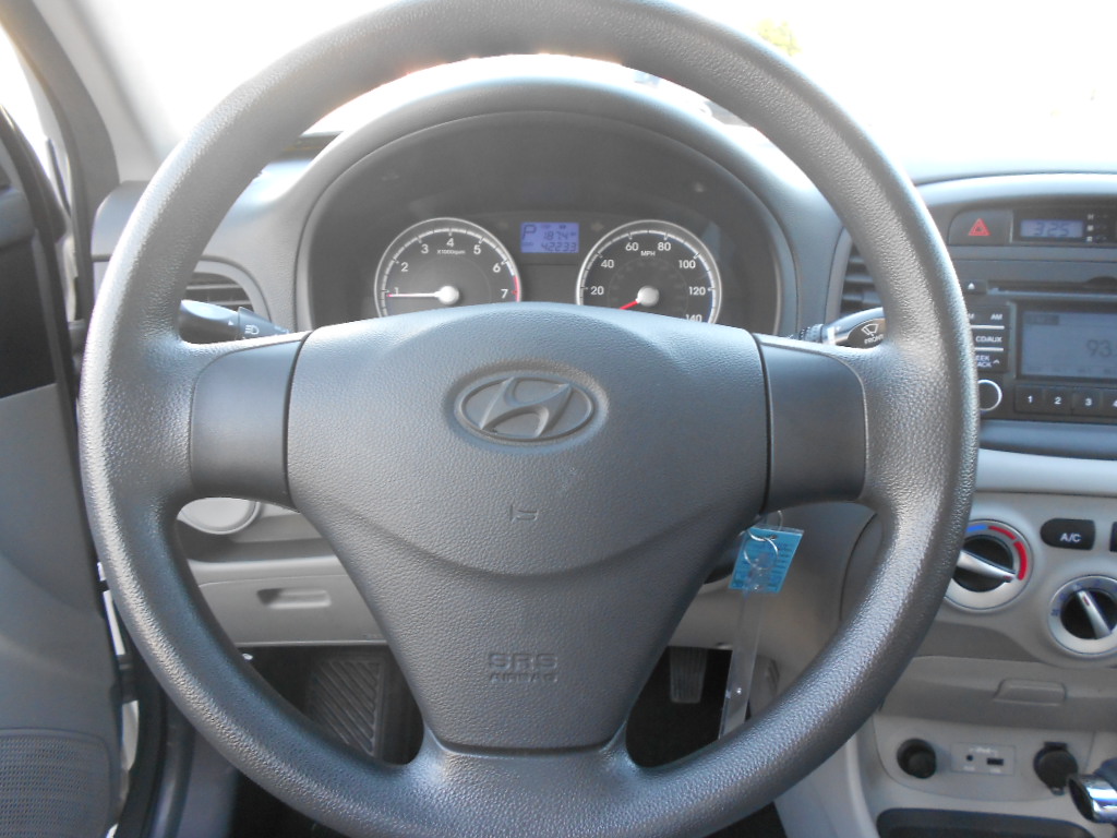 Hyundai Accent 2011 photo 2