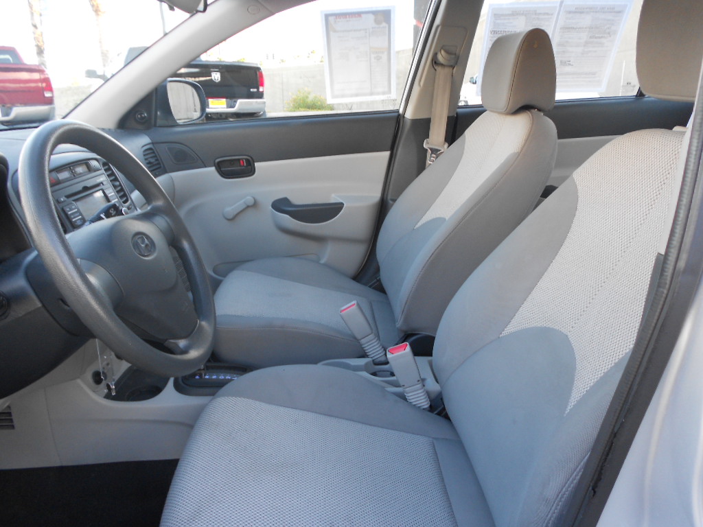 Hyundai Accent 2011 photo 3