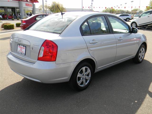 Hyundai Accent 2011 photo 2