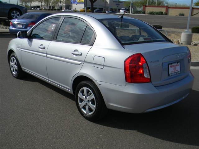 Hyundai Accent 2011 photo 4