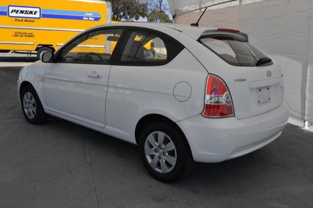 Hyundai Accent 2011 photo 1