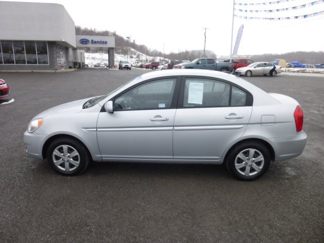 Hyundai Accent 2011 photo 1