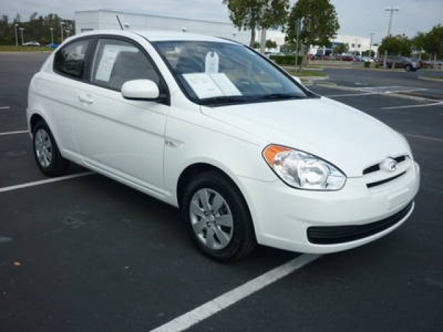 Hyundai Accent 2011 photo 1