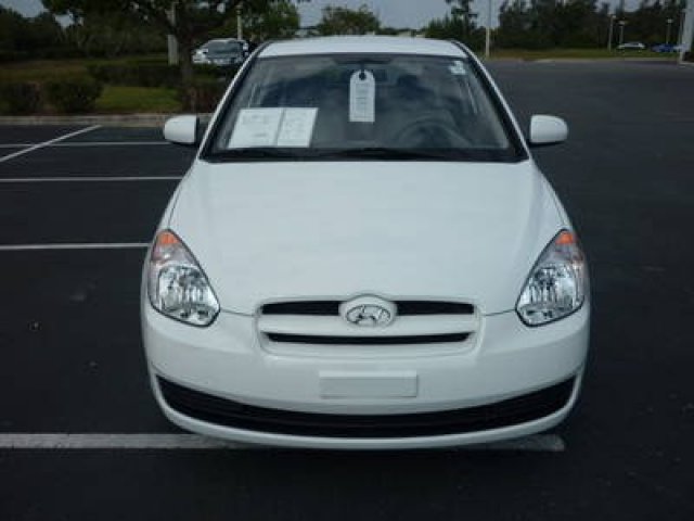 Hyundai Accent 2011 photo 2