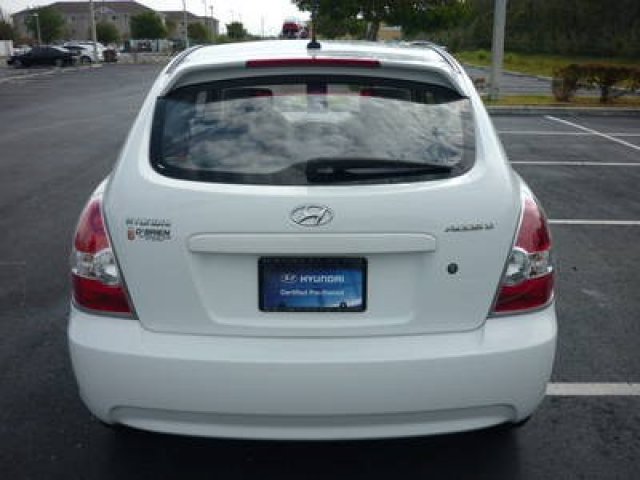 Hyundai Accent 2011 photo 4