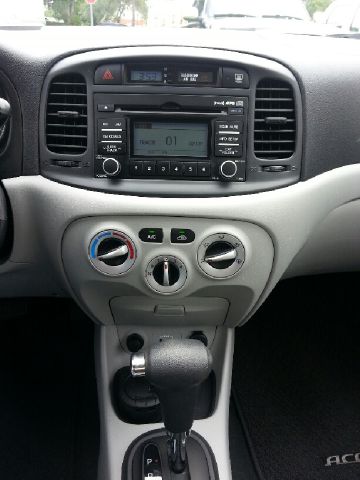 Hyundai Accent 2011 photo 0