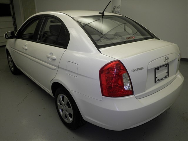 Hyundai Accent 2011 photo 4