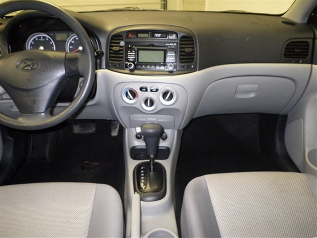 Hyundai Accent 2011 photo 1