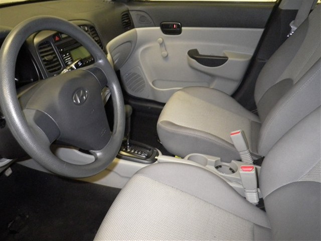 Hyundai Accent 2011 photo 2