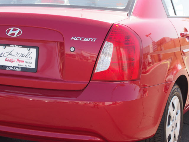 Hyundai Accent 2011 photo 2