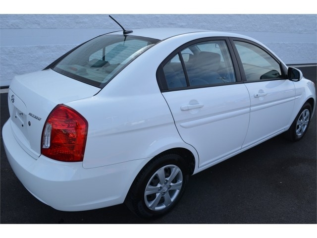 Hyundai Accent 2011 photo 2