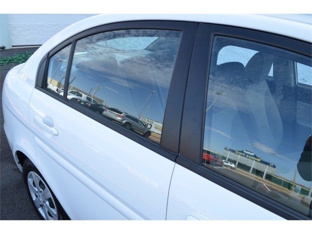 Hyundai Accent 2011 photo 3