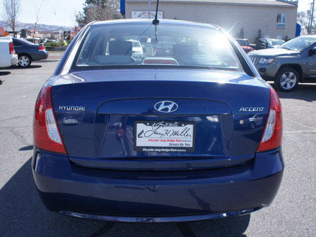 Hyundai Accent 2011 photo 1