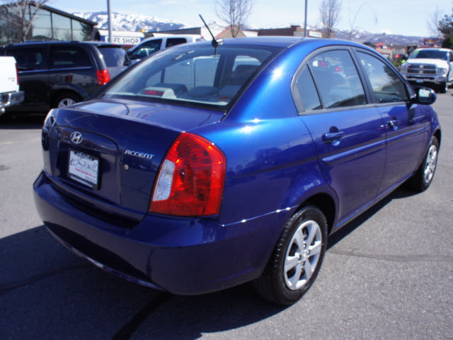 Hyundai Accent 2011 photo 4