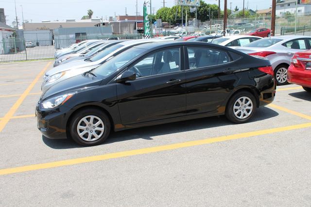 Hyundai Accent 2012 photo 2