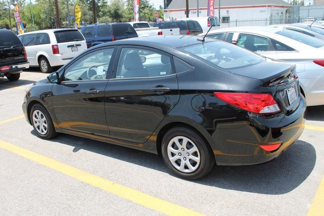 Hyundai Accent 2012 photo 8