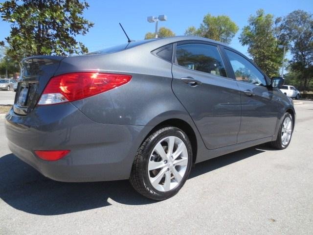 Hyundai Accent 2012 photo 2