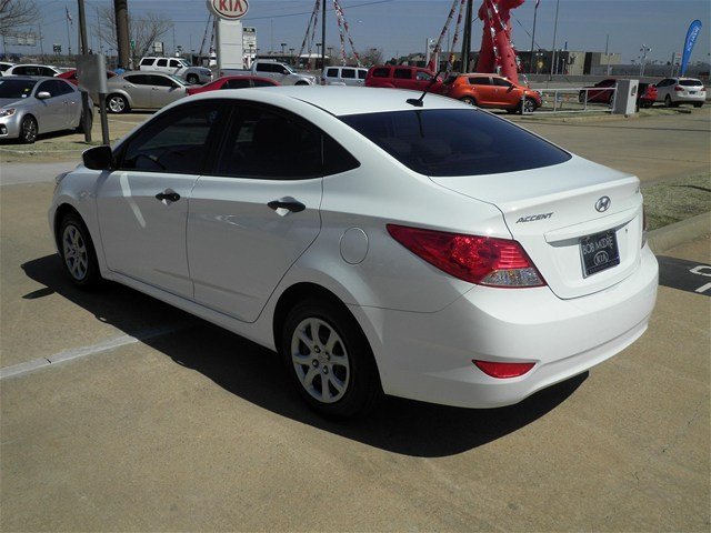 Hyundai Accent 2012 photo 3