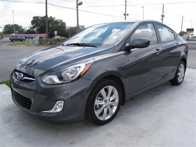 Hyundai Accent 2012 photo 1