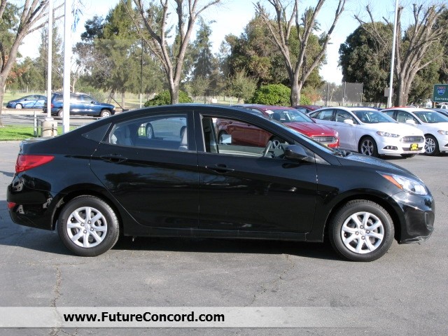 Hyundai Accent 2012 photo 2