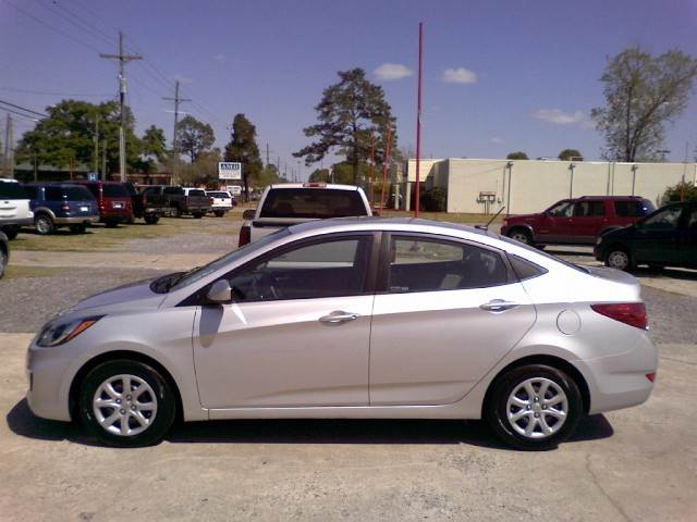 Hyundai Accent 2012 photo 4