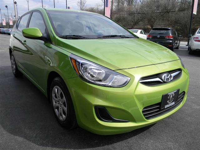 Hyundai Accent 2012 photo 2