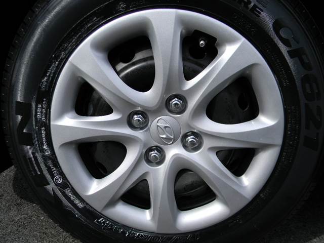 Hyundai Accent 2012 photo 5