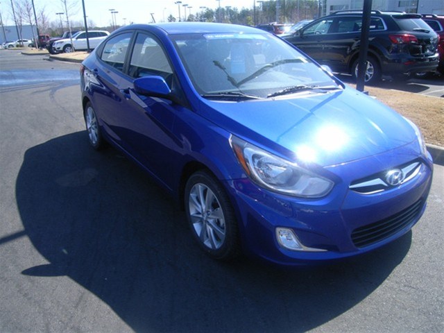 Hyundai Accent 2012 photo 1