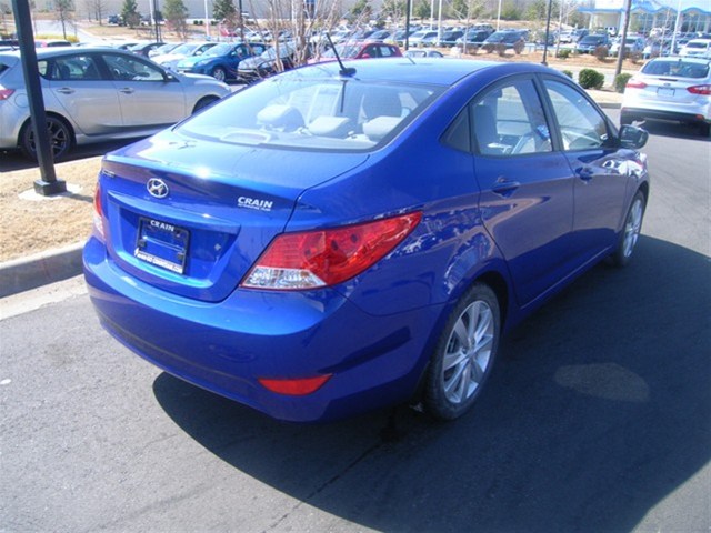 Hyundai Accent 2012 photo 2