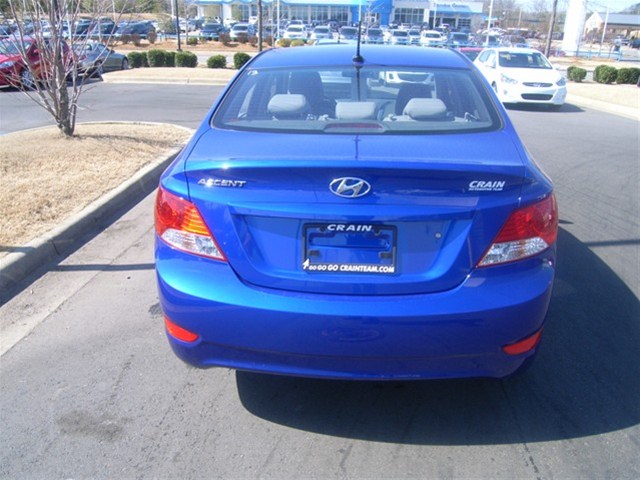 Hyundai Accent 2012 photo 4