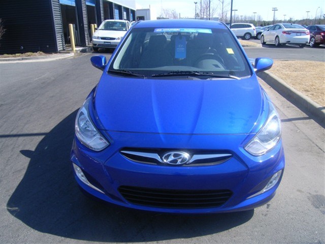 Hyundai Accent 2012 photo 5