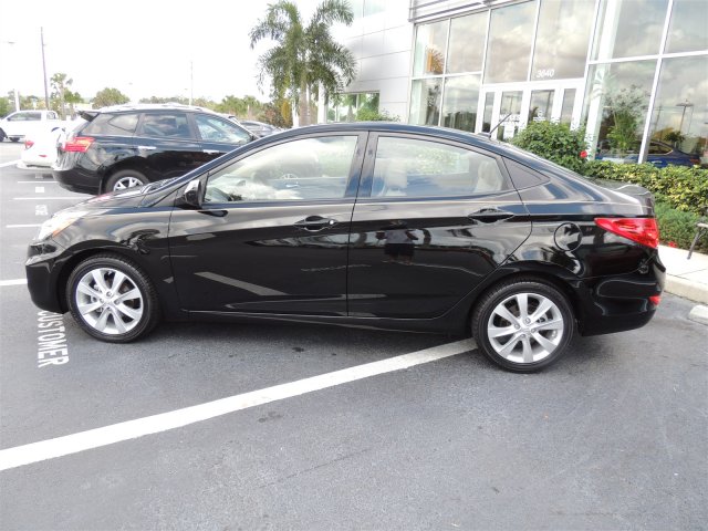 Hyundai Accent 2012 photo 1