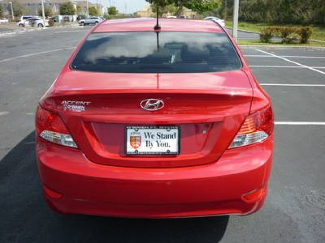 Hyundai Accent 2012 photo 4