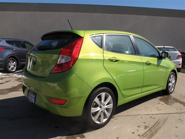 Hyundai Accent 2012 photo 2