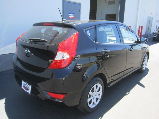 Hyundai Accent 2012 photo 4