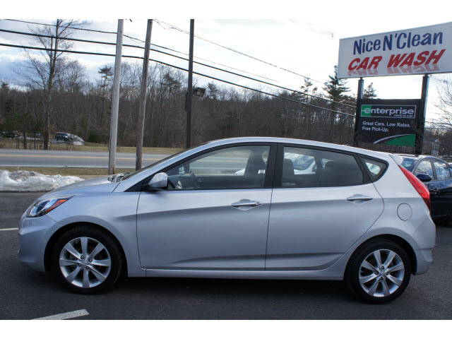 Hyundai Accent 2012 photo 2