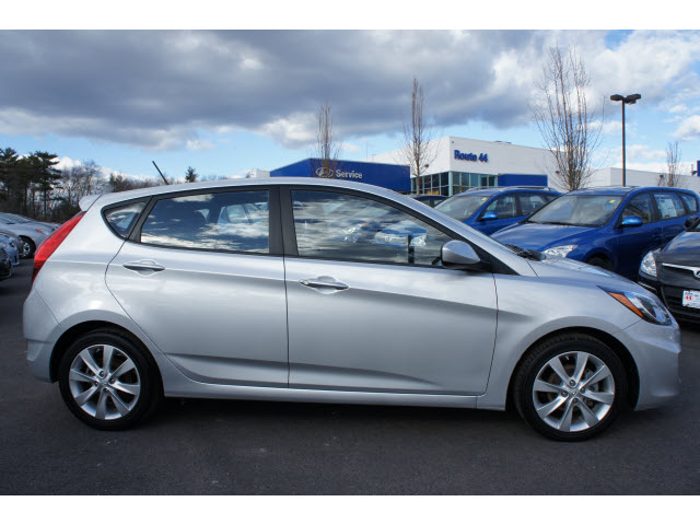 Hyundai Accent 2012 photo 3