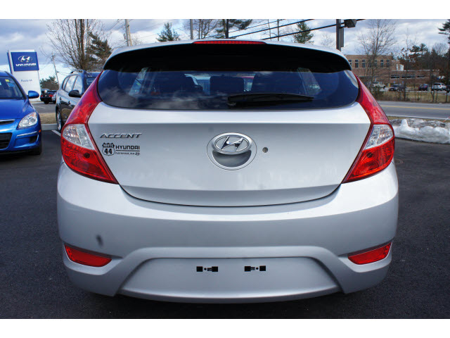 Hyundai Accent 2012 photo 5