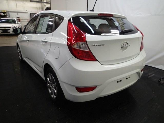 Hyundai Accent 2012 photo 1